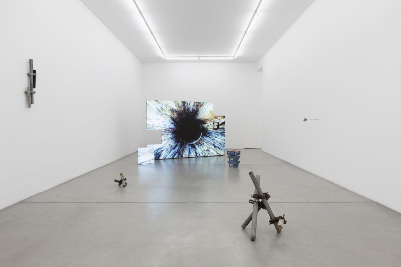 Daniel De Paula. Installation view at Francesca Minini, Milan. ph. Andrea Rossetti