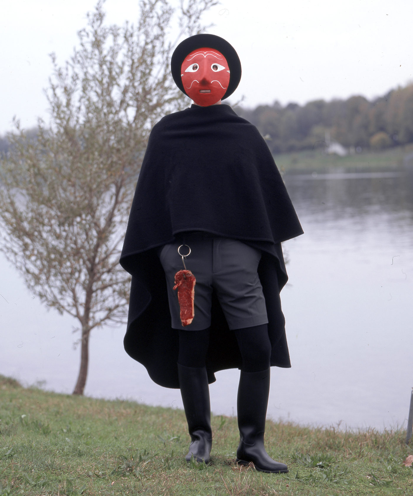F/Q, Ho steso un lenzuolo per terra, Installation view, FuturDome, January 2020, courtesy F/Q 